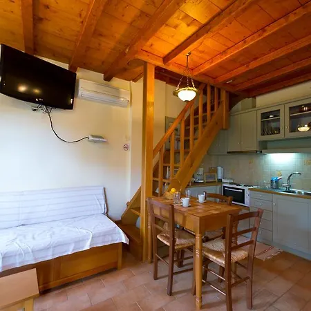 Polymnia Apartament *
